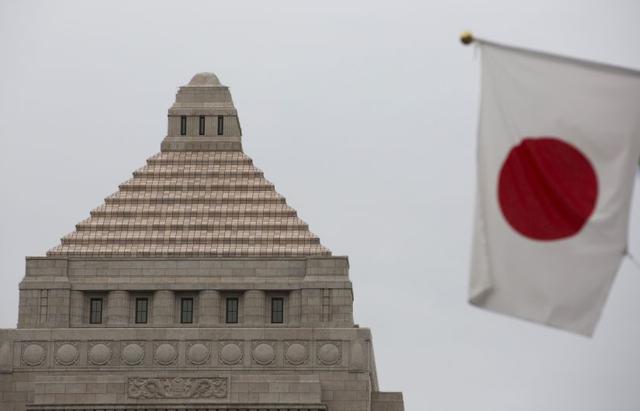 Oferta del Banco de Japón. Anoche, el banco central de Japón lanzó las primeras operaciones de renta fija de su historia, en las cuales ofreció comprar cantidades ilimitadas de notas con vencimiento en dos y cinco años y rendimientos de -0.09% y -0,04% re