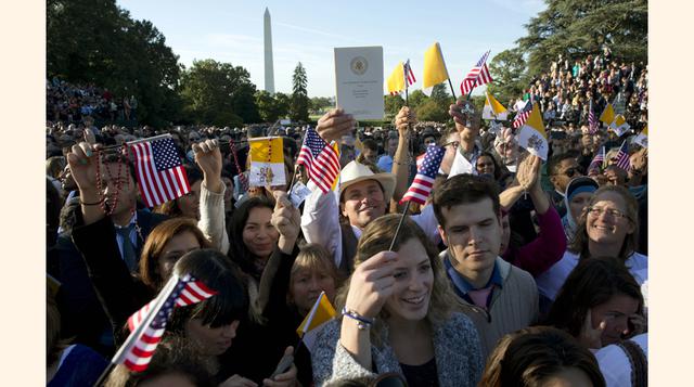 Unas 15,000 personas fueron invitadas por la Casa Blanca a presenciar el momento histórico del encuentro del Papa Francisco con el presidente de Estados Unidos, Barack Obama. (Foto: AP)