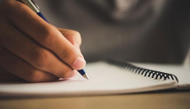 FOTO 12 | 12. Escribe una historia
Escribe algo de ficción que pueda aumentar tu creatividad y ayudarte a mejorar tus técnicas de escritura. Hoy más que nunca es importante.
(Foto: Freepik)