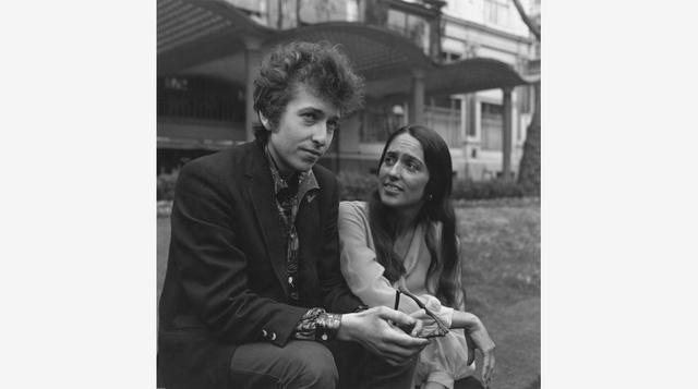 5. En 1963 conoció a Joan Báez en el festival Folk de Newport, con quien mantuvo una relación sentimental  profesional. (Foto: Getty)