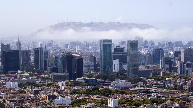 La economía peruana creció 3.7% en marzo, por debajo de las expectativas de 4% del mercado. Por ello, el PBI del primer trimestre cerró con un crecimiento de 4.4%. La industria local profundizó la crisis en que está sumida hace dos años y anotó un retroce