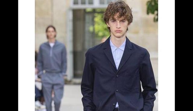 FOTO 4 | Officine Générale. La elegancia y la sutileza de la moda francesa la representa a la perfección Officine Générale, que ya ha estrenado su temporada veraniega de rebajas.

Pocas casas son capaces de otorgar tanta personalidad a prendas que, a priori, son básicas; de diseños sencillos y atemporales.