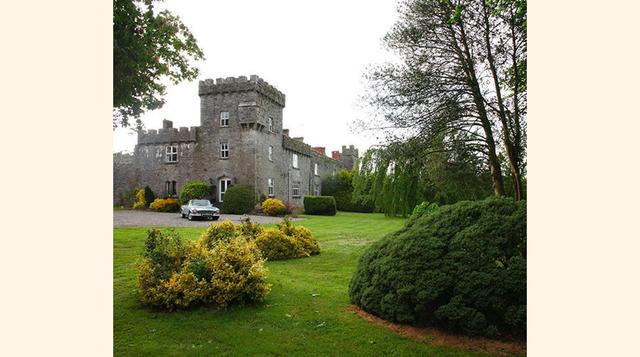 Castillo Fanningstown – Limerick, Irlanda. Precio por noche en grupo: 357 euros. Precio por persona: 35.98 euros. (Foto: Forbes)