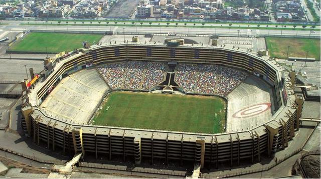Estadio Monumental de Universitario (Perú). Monumental de Lima El estadio donde juega la selección peruana de fútbol es el segundo más grande de América, con capacidad para 80.093 espectadores y sin duda uno de los más modernos del continente. Fue inaugur