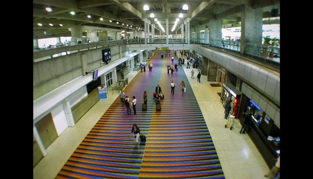 Aeropuerto Internacional Simón Bolívar de Caracas (Venezuela)| Es uno de los más importantes de la región porque registra un importante tráfico aéreo, el cual supera los 7 millones de personas al año. (Aeropuerto Internacional Simón Bolívar de Caracas)