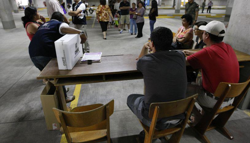Las mesas de votación están integradas por un presidente, secretario y el tercer miembro. (Foto:&nbsp; Perú 21)