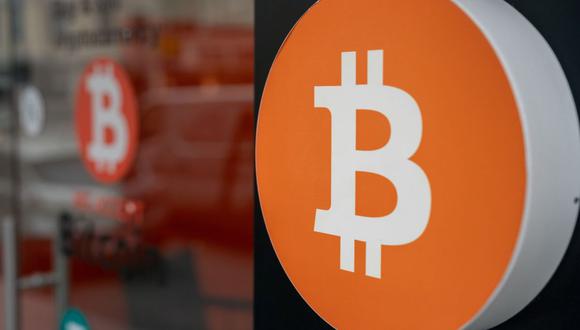 A large bitcoin logo can be seen at a cryptocurrency exchange market in Istanbul, Turkey, on Friday, March 1, 2024. Photographer: David Lombeida/Bloomberg