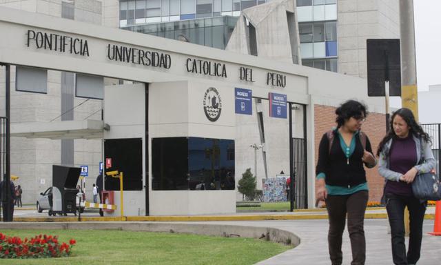 Foto 16 | Pontificia Universidad Católica Del Perú (PUCP). Los egresados de Derecho ganan en promedio S/ 4,262.