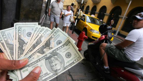 En el mercado paralelo o casas de cambio de Lima, el tipo de cambio se cotizó a S/ 3.56 la venta. (Foto: GEC)