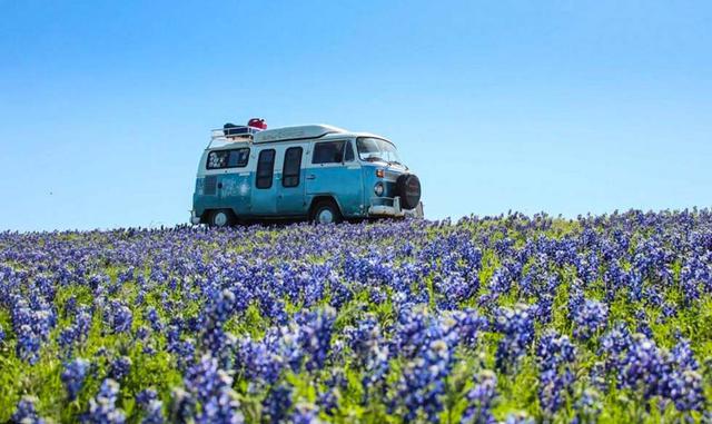 Estos describen los placeres de la vida sobre ruedas con todo su brillo: lagos cristalinos, amaneceres en la montaña, puestas de sol místicas en el desierto.