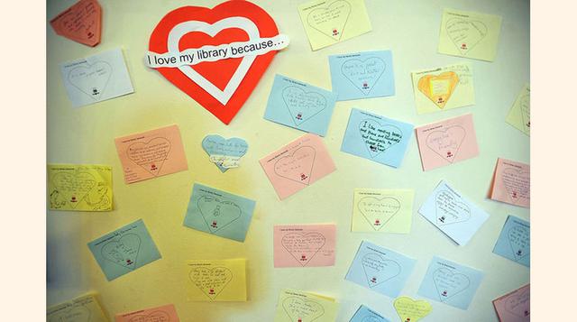 Post-its. Spencer Silver and Art Fry, investigadores en los laboratorios de 3M.  En 1968, Silver hizo un adhesivo de "baja adherencia" en 3M pero no podía encontrarle un uso. Tiempo después su compañero Fry se frustró cuando no pudo encontrar ma