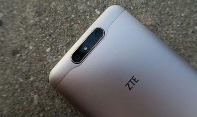 ZTE Blade V8. Tras su cuerpo de aluminio, el Blade V8 de ZTE es un móvil que esconde unas especificaciones técnicas que están en la línea de lo que ofrecen alternativas como el Moto G5, el BQ Aquaris X o el Sony Xperia XA1. En este teléfono tenemos una pa