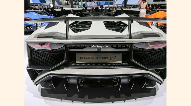 Lamborghini Trumpventador. Este Lamborghini no pertenece a Trump, sino a un participante de la carrera GoldRush Rally 2016, quien para mostrar su apoyo al millonario colocó calcomanías de Trump en todo el coche, así que lo bautizaron como Trumpventador.