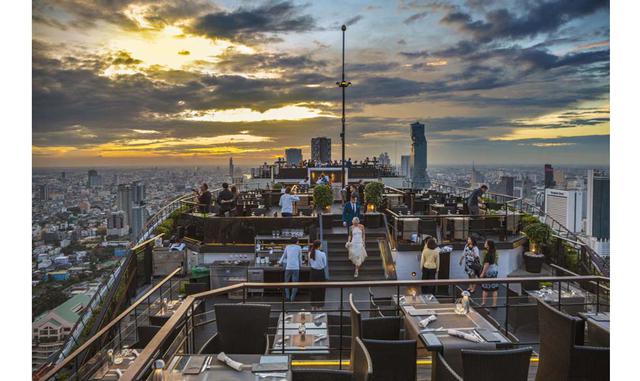 FOTO 13 | Los más altos de Bangkok. Una heterogénea mezcla de templos, palacios, rascacielos, jardines, neones, puestos callejeros y pasos elevados aguardan al viajero en Bangkok, ciudad de ocho millones de habitantes. El río Chao Phraya divide la capital