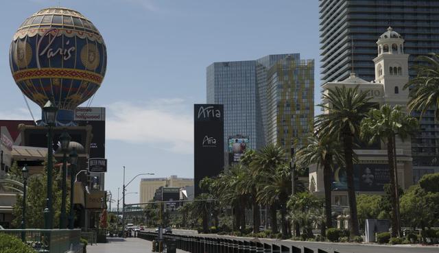 Se observa una parte de Las Vegas vacía en medio de la pandemia del coronavirus el 8 de mayo de 2020. (Bridget BENNETT / AFP).
