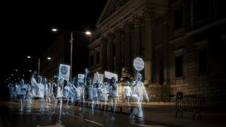 Paneles en las calles podrán ser reemplazados por hologramas en 2018