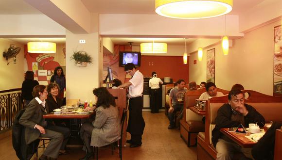Demanda en restaurantes con pantallas de TV grandes se  duplica no solo en comida sino también en tragos, según Flanqueo. (Foto: USI)
