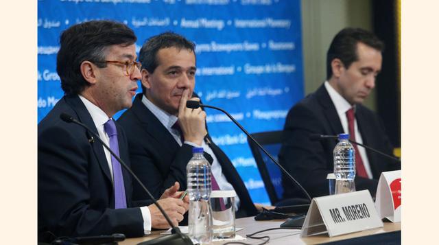 Ministro de Economia, Alonso Segura junto al Presidente del BID, Luis Alberto Moreno y el Vice presidente para America Latina y el Caribe del Banco Mundial, Jorge Familiar en conferencia de prensa. (Foto: Andina)