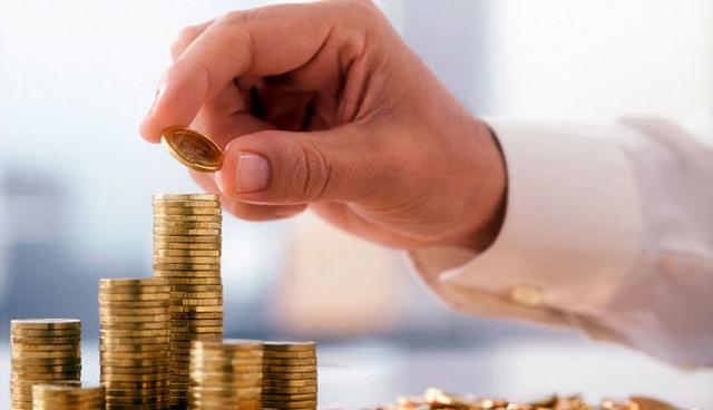 FOTO 6 | 6. Eres de mente abierta. Nunca sabes cuándo una oportunidad puede presentarse y si cierras tu mente a las inversiones que te lleguen, es posible que estés cerrando la puerta a la fortuna futura. Cuando inicié mi compañía online, encontré un gran dominio, pero tenía solo tres días para comprarlo por un precio exorbitante. Tuve que mover un poco de mi dinero y convencer a mi pareja, pero al tener una mente abierta, decidimos aprovechar la oportunidad. 

Es por eso que las personas ricas siempre tienen una mente receptiva a las nuevas ideas. Tal vez es algo que antes no hubieran apoyado, pero si ven la oportunidad de ganar dinero, lo reconsiderarán. (Foto: Conceptodefinicion)