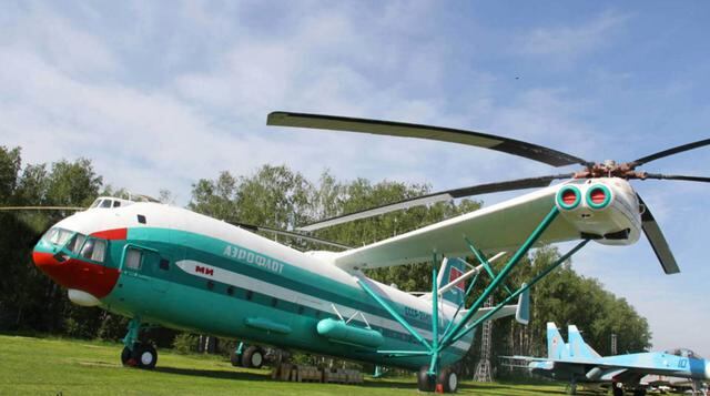 Mil V-12 E helicóptero más grande jamás construido es obra de la Unión Soviética. Sólo se fabricaron dos unidades, nunca llegó a entrar en funcionamiento pero ostenta el récord de la mayor carga jamás levantada por un vehículo de estas características: 40