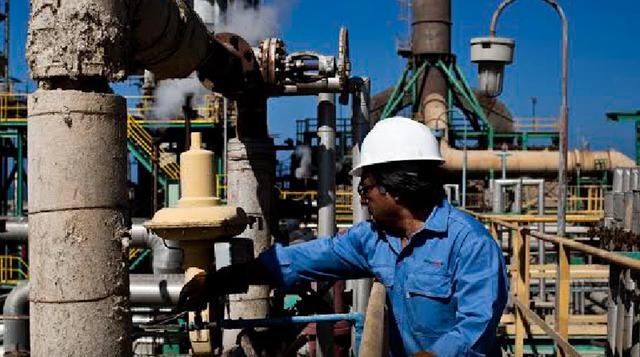 Contrato EPC.  Suscrito el 29 de mayo de 2014 entre TR y Petroperú tras la aceptación de la Propuesta de Conversión. EPC significa “Engineering, Procurement & Construction”, e incluye todos los trabajos que son necesarios para la ejecución del Proyecto, e