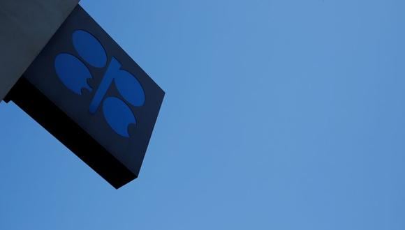 Foto de archivo del logo de la OPEP en el edificio del grupo en Viena. Abril 9, 2020.  REUTERS/Leonhard Foeger