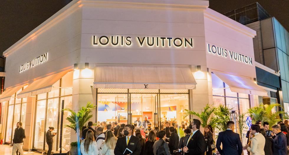 Louis Vuitton da la hora en digital