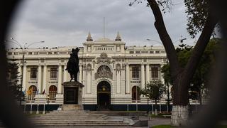 Bonos peruanos caen tras respaldo a más retiros de pensiones