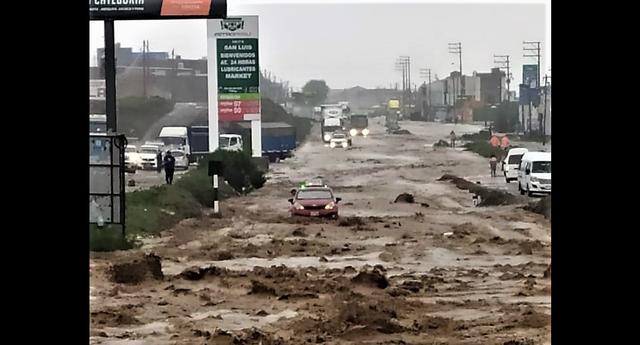 Arequipa: Calles quedaron inundadas dificultando el tránsito vehicular y peatonal