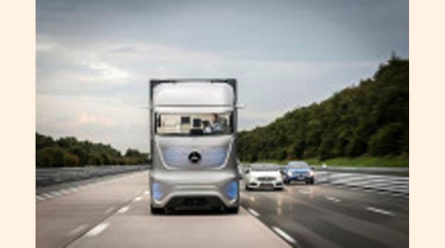 El ‘Future Truck 2025’ de Mercedes-Benz es probado en Alemania. Está logrando alcanzar hasta 80 km/h (50 mph) por si mismo. (Foto: Mega Ricos)