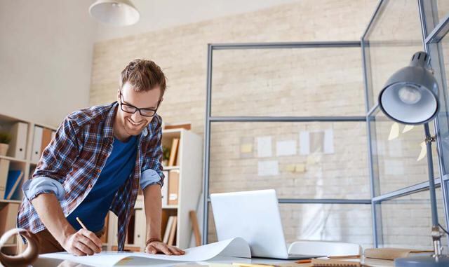 FOTO 2 | Enloop también ofrece textos para planes de negocio estándar pero personalizables para cada sección de tu plan, incluyendo partes enfocadas en información clave de la empresa y datos financieros.