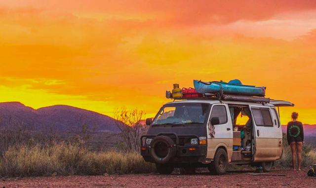 “Es el espíritu de la época”, dice Sitner. “La cuestión de las vans parece ser la forma en que esta generación manifiesta una experiencia auténtica. Es algo que ellos están buscando, es un vehículo y es tangible. También es algo inmediato. Rechaza el actu