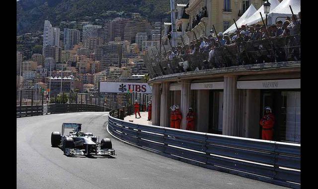 FOTO 9 | Gran Premio de Mónaco. El Gran Premio de Mónaco es una de las carreras de automovilismo de mayor prestigio en el mundo, y cada mes de mayo se celebra en Monte Carlo. La Familia Real de Mónaco siempre se hace presente. (Foto: megaricos)
