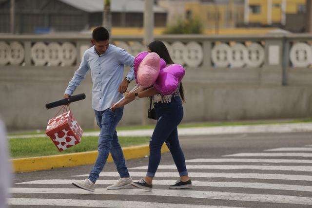 Fija un monto máximo para gastar en el 14 de febrero. Que esté de acuerdo al excedente de tu presupuesto. Así sabrás si lo que vas a gastar es lo que puedes pagar. (Foto: GEC)