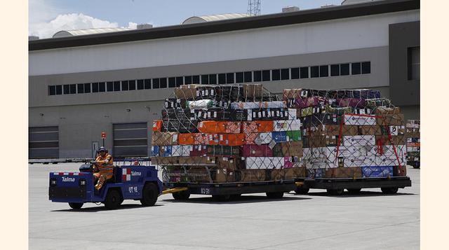 FOTO 8 | A pesar de que la demanda de servicios aeroportuarios avanza poco a poco, la exportación de flores es una de las actividades que dinamiza la industria, especialmente en fechas como Día de la Madre o San Valentín, siendo sus principales destinos E