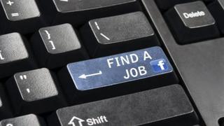 Cuatro maneras de utilizar Facebook para encontrar empleo