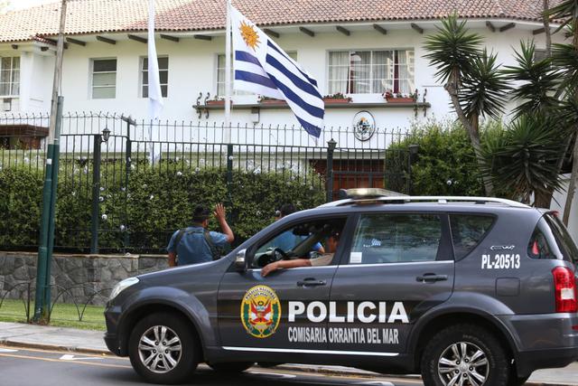 Alan García permanece en la embajada de Uruguay en Perú desde anoche. (Foto: Alessandro Currarino / USI)