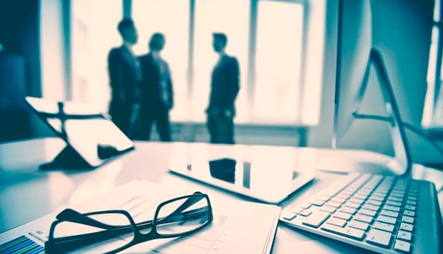 FOTO 4 | 4. Retroceso productivo. La gestión de conflictos es parte esencial de ser emprendedor. Un estudio reportó que los gerentes pasan entre 25 y 40 por ciento de sus días resolviendo conflictos. Una componente para solucionarlos es tu habilidad de retroceder. Ya sea que estés lidiando con un mal cliente o con problemas en el negocio, la habilidad para comunicarte bajo presión es clave para los iniciadores de negocio. (Foto: Freepik)