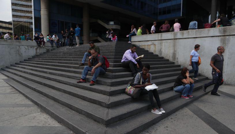Caracas registra tercer apagón y resto de Venezuela suma casi 48 horas sin luz. (Foto: EFE)