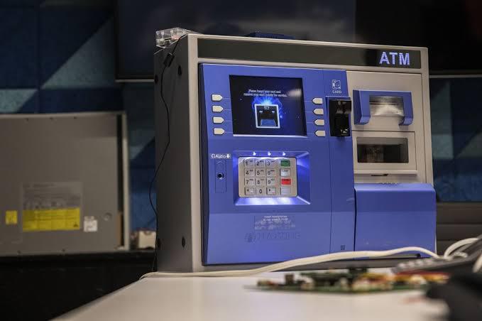 Nautilus es una subsidiaria del conglomerado Hyosung Corp., con sede en Corea del Sur, que no cotiza en bolsa. Los fallos de seguridad solo existen en los cajeros automáticos desarrollados y distribuidos por la filial estadounidense.