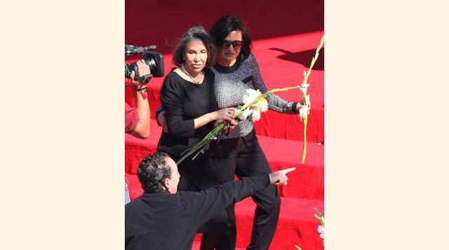Su viuda, Florinda Meza, que junto a otros familiares presenciaron todo el acto, (Foto: AP)