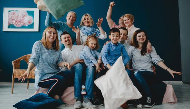 FOTO 9 | VIDA PERSONAL:  “El amor de la familia y la admiración de los amigos son mucho más importantes que la riqueza”, Charles Kuralt, periodista.  (Foto: Freepik)