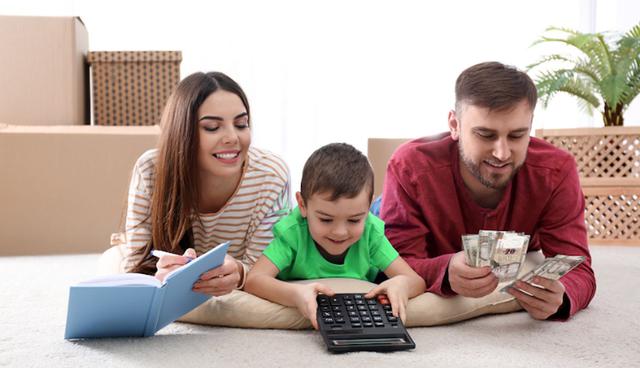 FOTO 2 | Concientizar: Es recomendable que desde pequeños conozcan el valor detrás de las cosas. Comprar productos con el dinero ahorrado, los ayudará a entender el esfuerzo que detrás de cada compra. (Foto: Difusión)