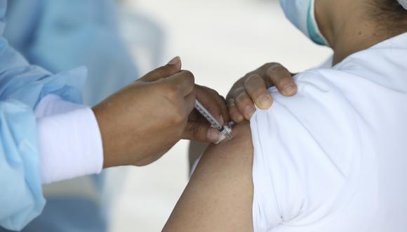 Profesionales de la salud están a la espera de ser vacunados contra el COVID-19. (Foto: Archivo de GEC)