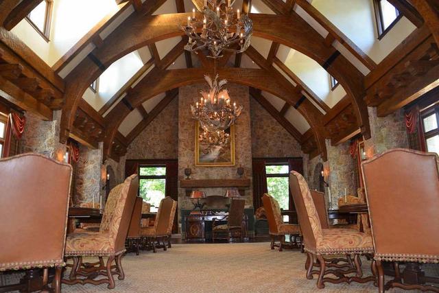 Foto 3 | El Lodge, la casa más grande dentro de la propiedad, está diseñada para acomodar a más de cincuenta huéspedes con todas las comodidades necesarias, e incluye un bar/salón y teatro.