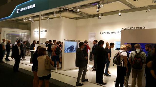 Con las gafas de realidad virtual a punto de despegar, el sonido envolvente necesita de una fidelidad más trabajada. Por ello, Sennheiser ha creado este dispositivo, con el objetivo de crear una inmersión total del usuario.