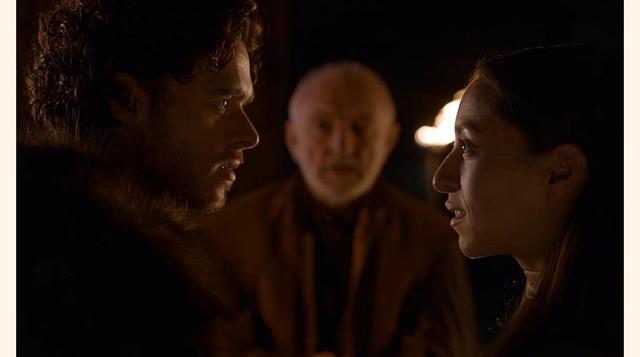 Robb Stark no se casa por amor, sino porque ha dejado embarazada a una mujer que, por otra parte, es hija de una de las casas leales a los Lannister.