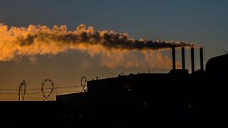 Petroleras británicas prometen reducir a la mitad sus emisiones de CO2 para el 2030