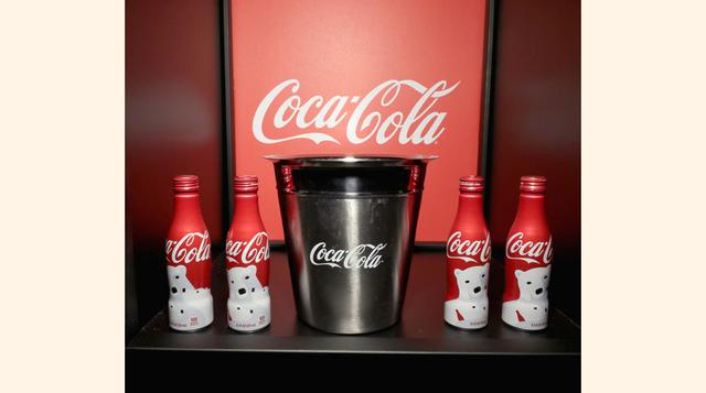 Coca – Cola | Incorporada En 1892 (125 Años) . Coca – Cola llegó a Atlanta en 1892 con un capital inicial de $100,00 que hoy se ha convertido en $178.8 mil millones. Asa G. Candler compró los derechos de su creador, el doctor John Stith Pemberton y apostó