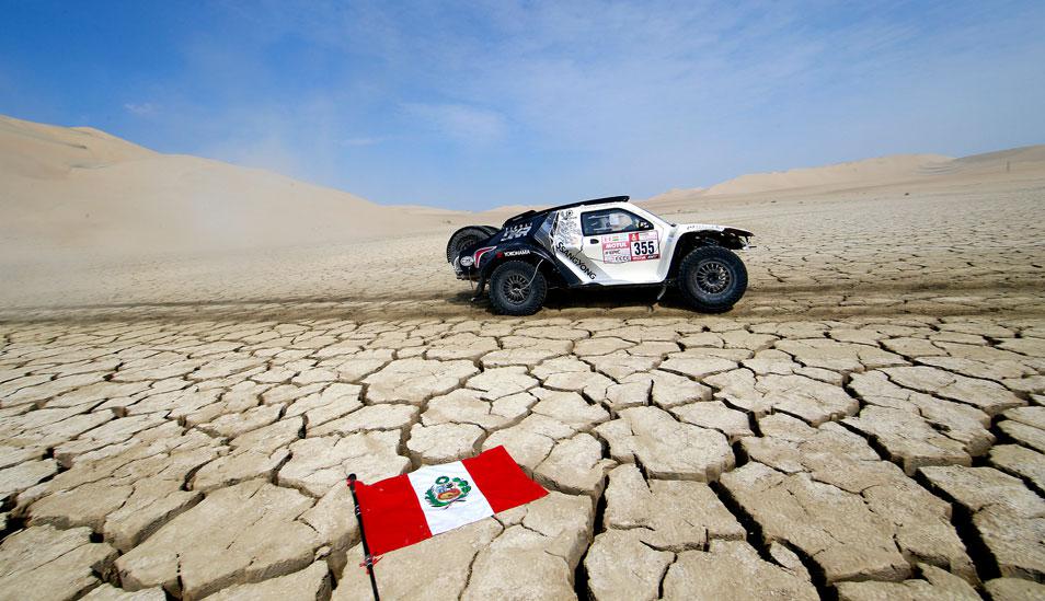 FOTO 1 | 534 PARTICIPANTES

El factor de que este Dakar se celebre por primera vez en un solo país, Peú, con apenas 10 etapas, no ha desalentado a los pilotos. Son un 1.7 % más de los 525 corredores que tomaron la salida el año pasado. Solo el 3.2 % (17) son mujeres, la mayor cuota femenina de la historia del rally. (Foto: ITEA Photo / A. Lino - R. De Quesada)